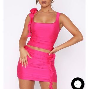 Pink skirt set with rosettes